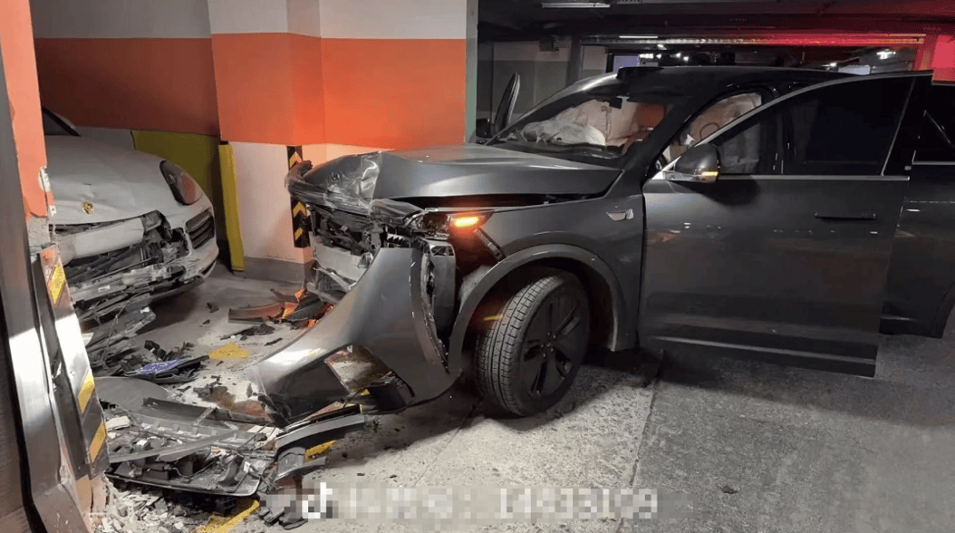保时捷停车库被撞成事故车 疑因肇事理想车开启智驾模式