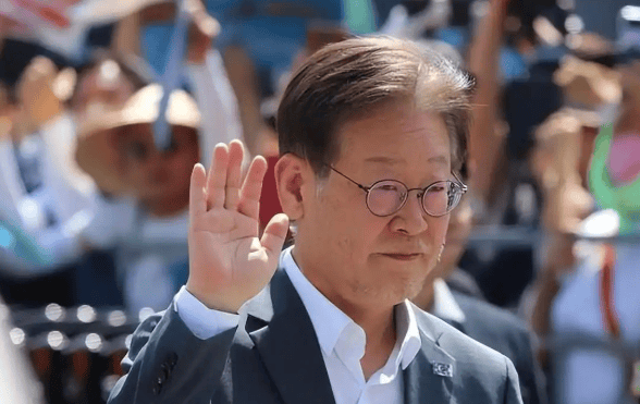 重磅！“总统下台”响彻全球！中国使馆遭冲击，李在明自身难保