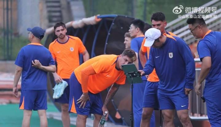 鲁媒：韩鹏昨天第一次带泰山训练，新外籍助教已经在观察训练