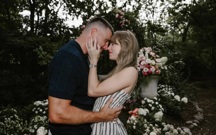 天后霉霉与运动员男友订婚，戴百万钻戒配卡地亚腕表，官宣照含金量略高！