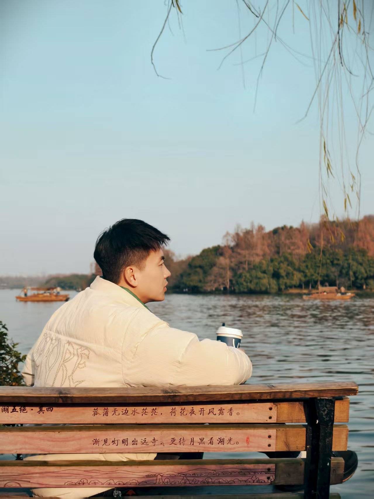 高管每月3万请陪读 监控孩子从小备战清北