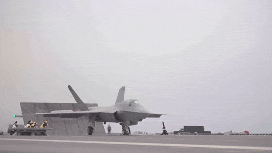 歼35亮相塞尔维亚后,印媒才明白:炸中国大使馆,是美国衰落起点