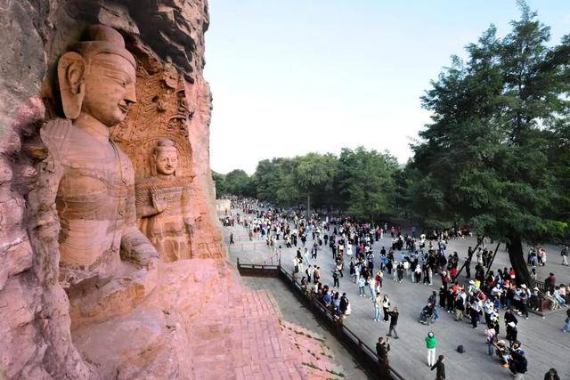 国庆期间，山西各地迎来客流高峰