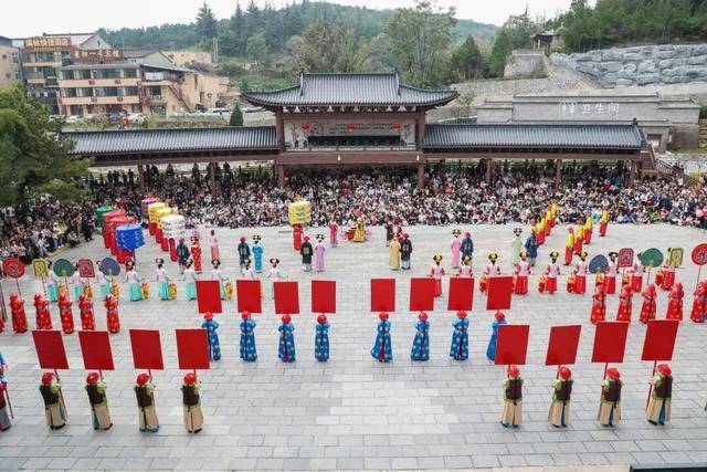 国庆期间，山西各地迎来客流高峰