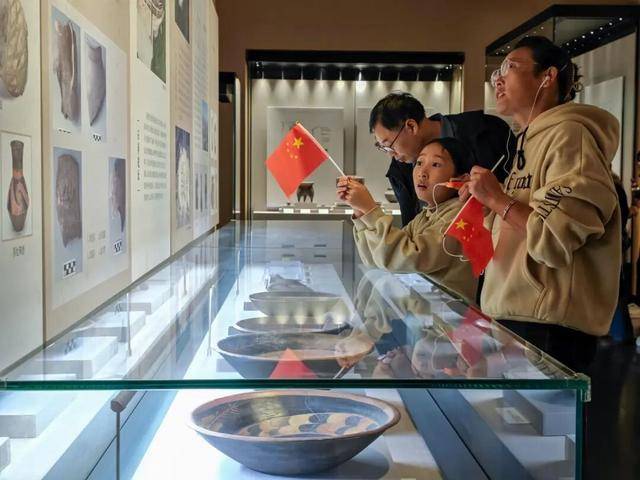 国庆期间，山西各地迎来客流高峰