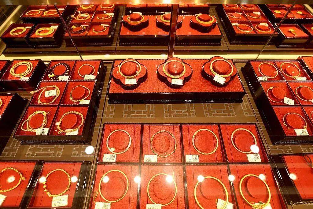 金价再创新高！买“一口价”金饰要注意