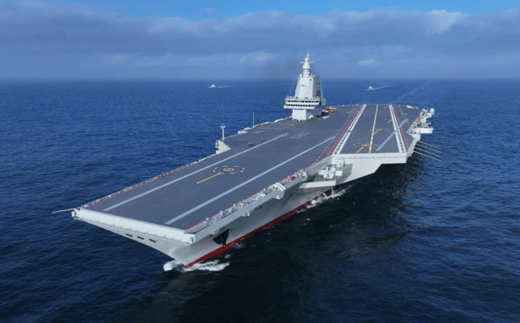 日本最新武器亮相，剑指福建舰，中方红线划明，三航母蓄势待发