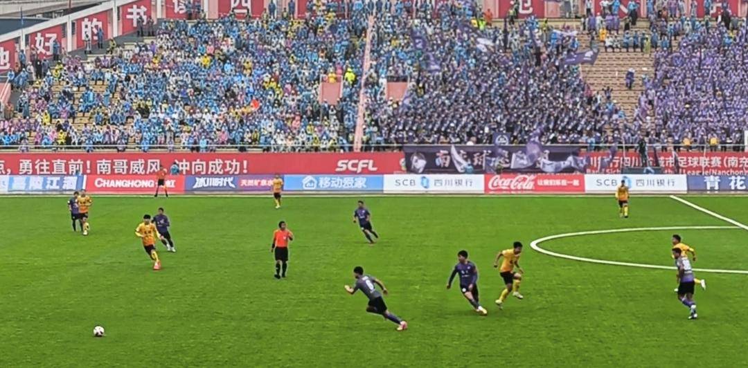 川超南充队6号球员明俊贤因颜值走红：“希望大家更关注球场上的我，以球技赢得掌声”