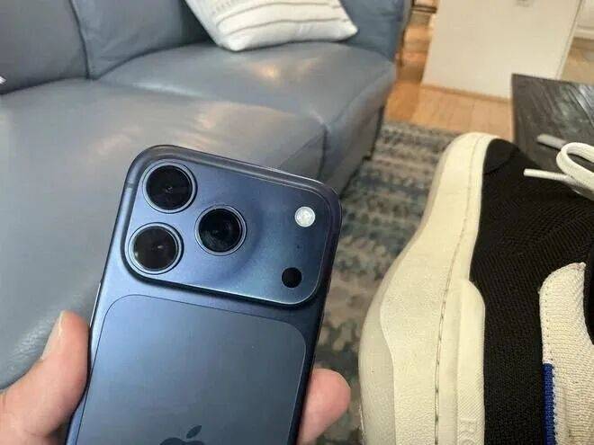 媒体：苹果已彻查iPhone17Pro褪色以确定根本原因，专家预估问题出在“封孔”工艺