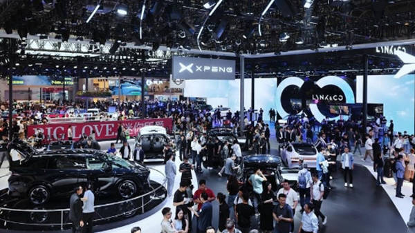 “40年前，中国人连宣传册都抢，如今德企不自信了”