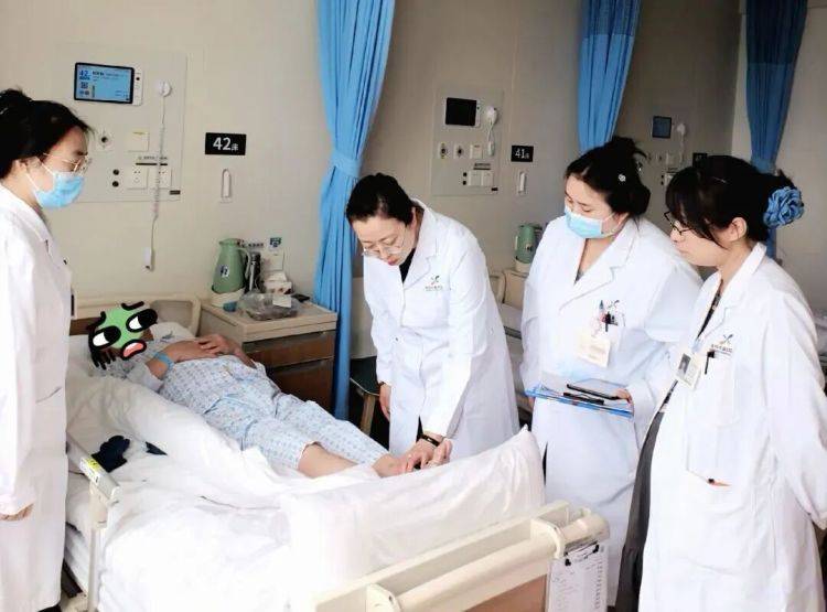 爱吃猪脚饭的注意了！深圳43岁男子被紧急送医抢救！